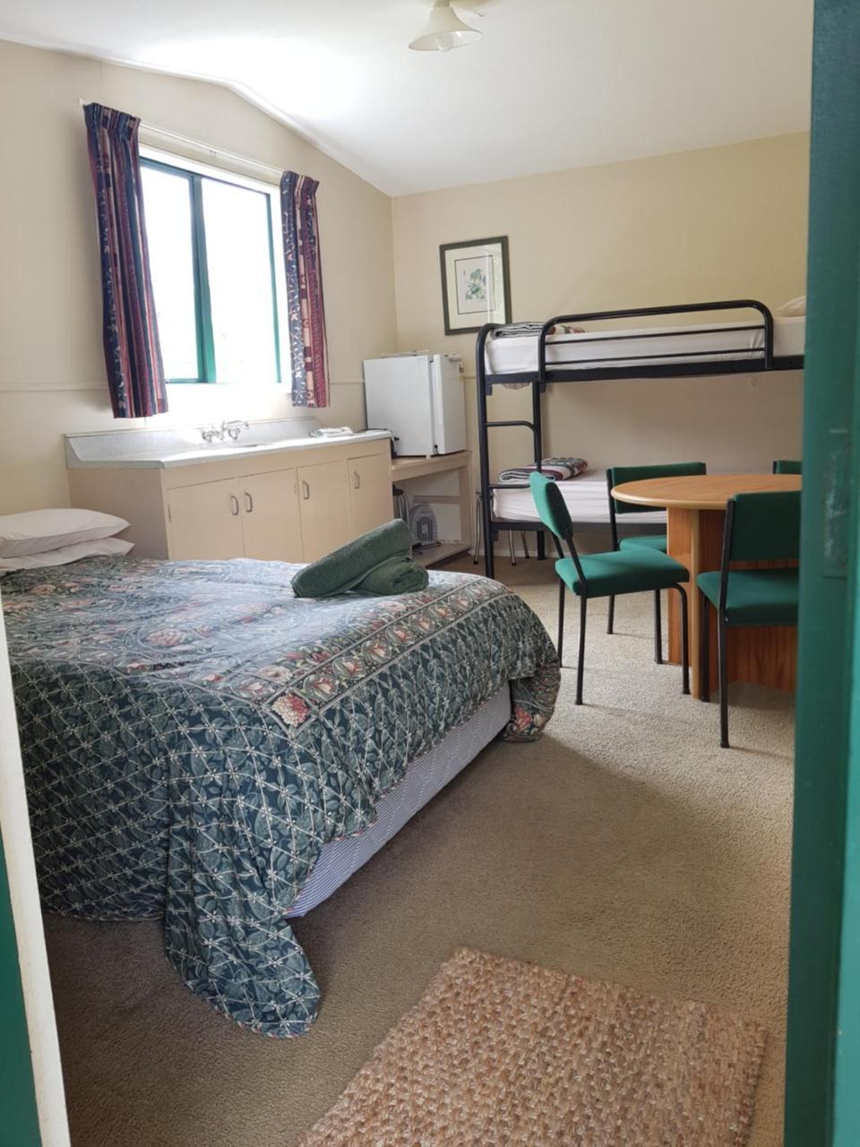 Kiwi Park Motels Мерчисон Экстерьер фото